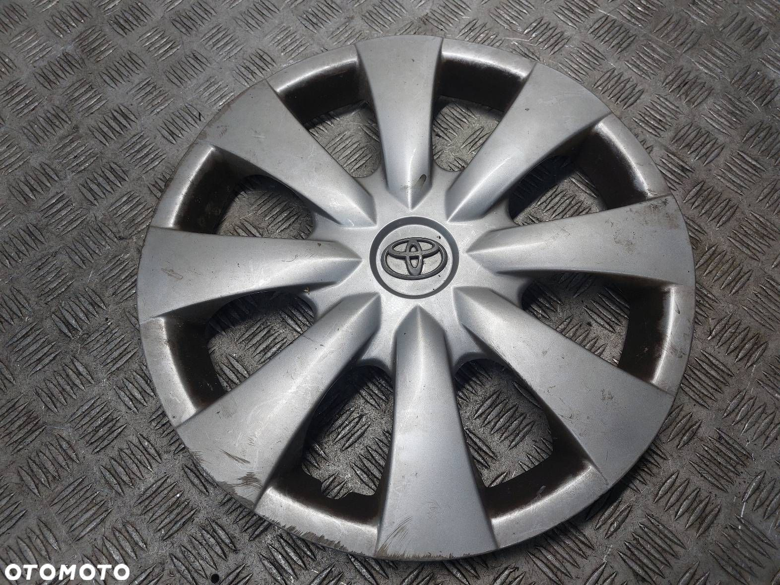 KOŁPAKI KOMPLET 15"  TOYOTA COROLLA E12 42602-02310 42602-02370 - 2