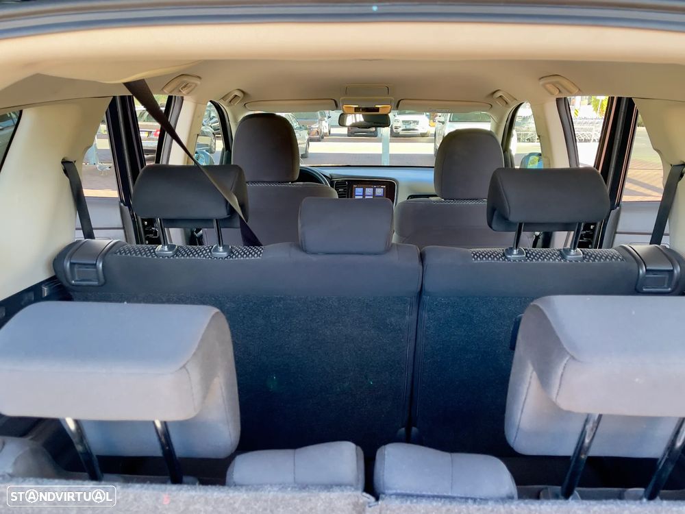 Mitsubishi Outlander 2.0 Kaiteki CVT - 16