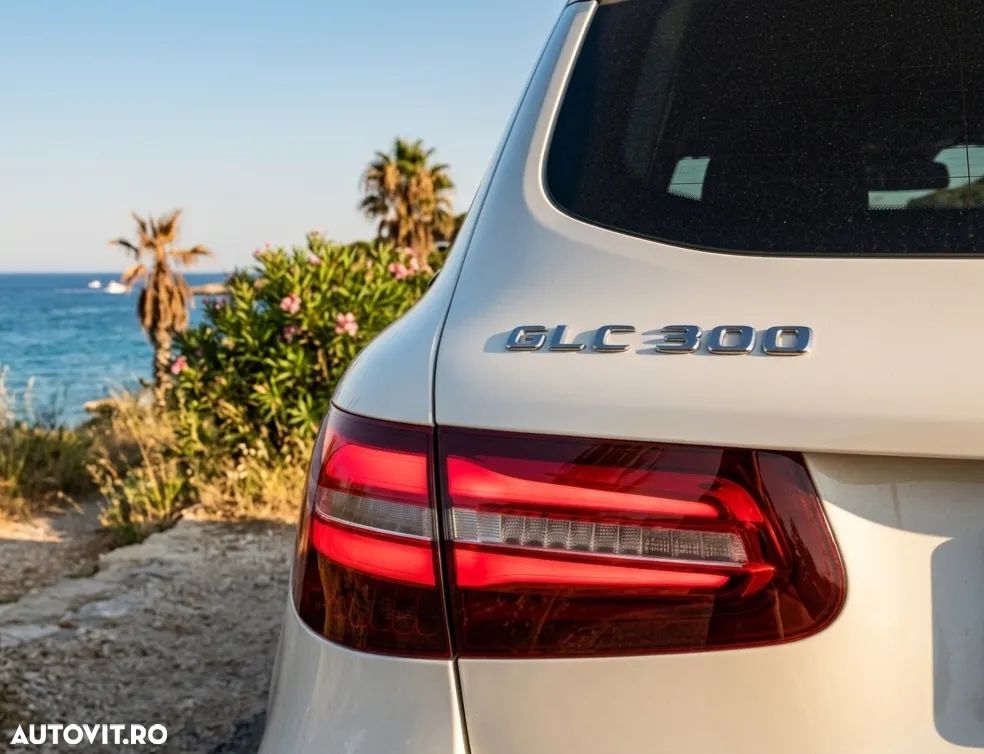 Mercedes-Benz GLC 300 4MATIC 9G-TRONIC AMG Line - 16