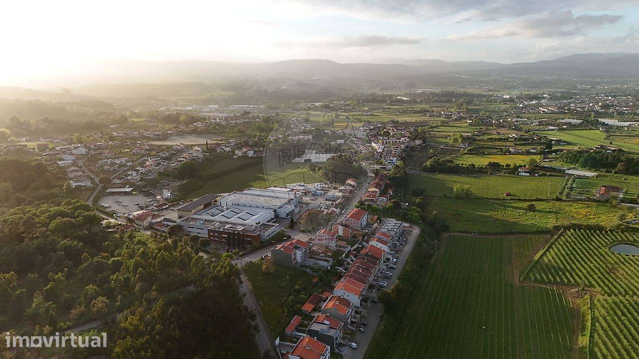 Terreno para Moradia c/ Projeto Totalmente Aprovado Pronto a Construir - Grande imagem: 4/8