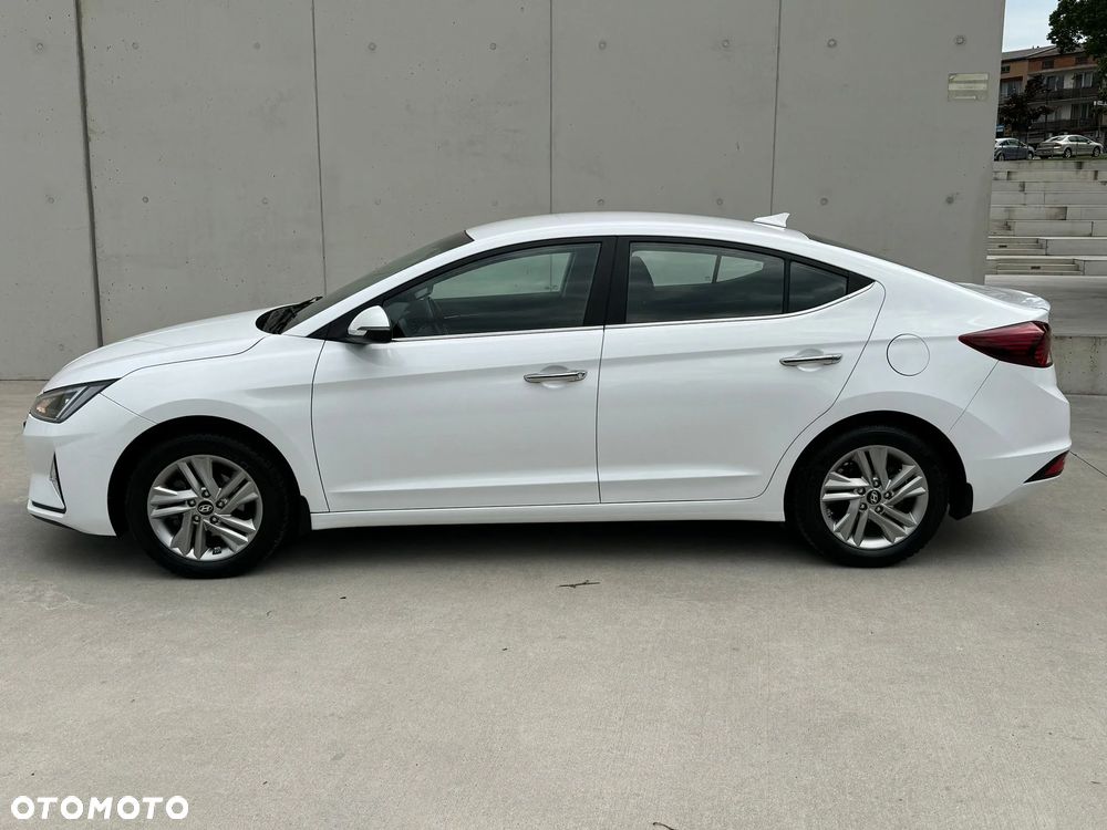 Hyundai Elantra 1.6 Comfort - 9