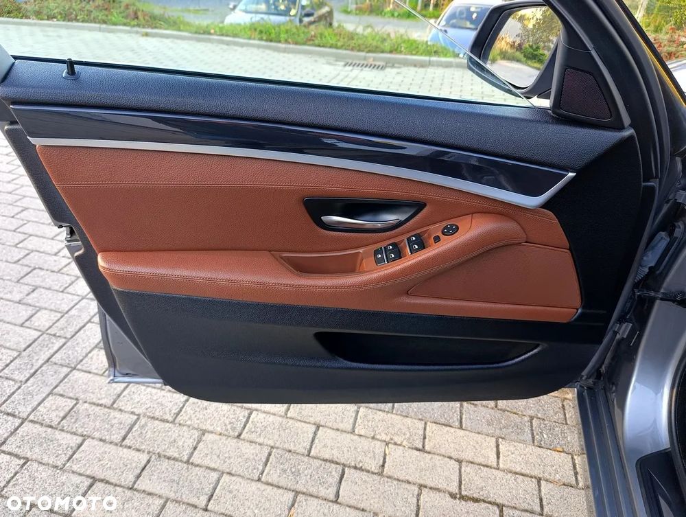 BMW Seria 5 525d Touring Sport-Aut Luxury Line - 10