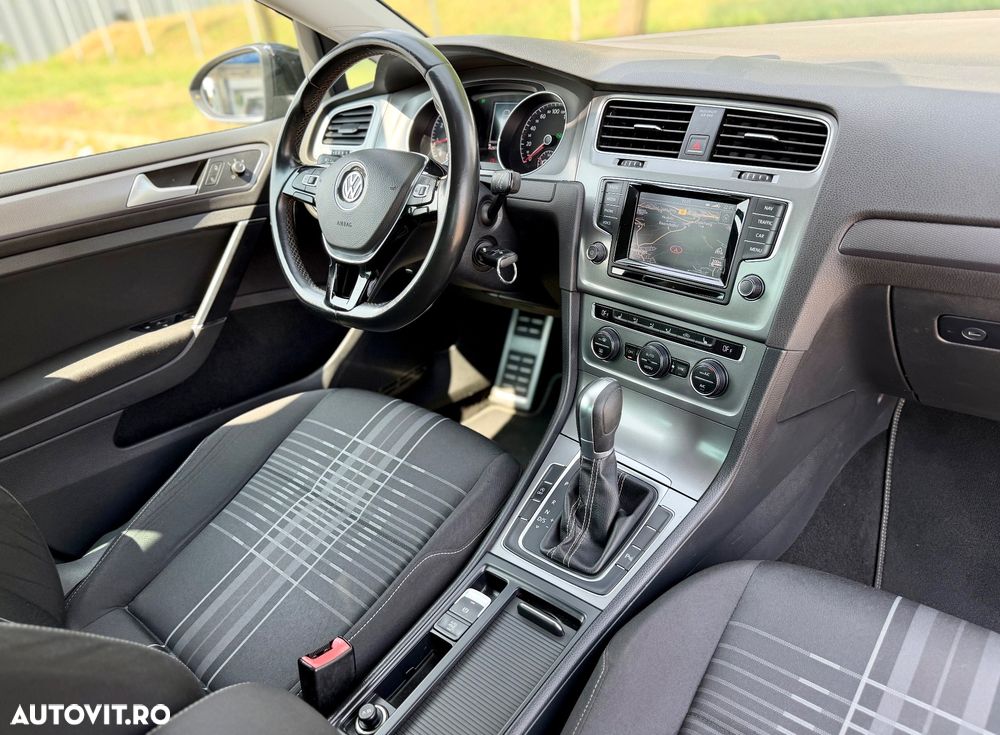 Volkswagen Golf 1.4 TSI BlueMotion Technology DSG Lounge - 6