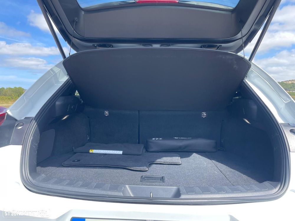 Lexus UX 250h Sport (Ecrã 12.3) - 40