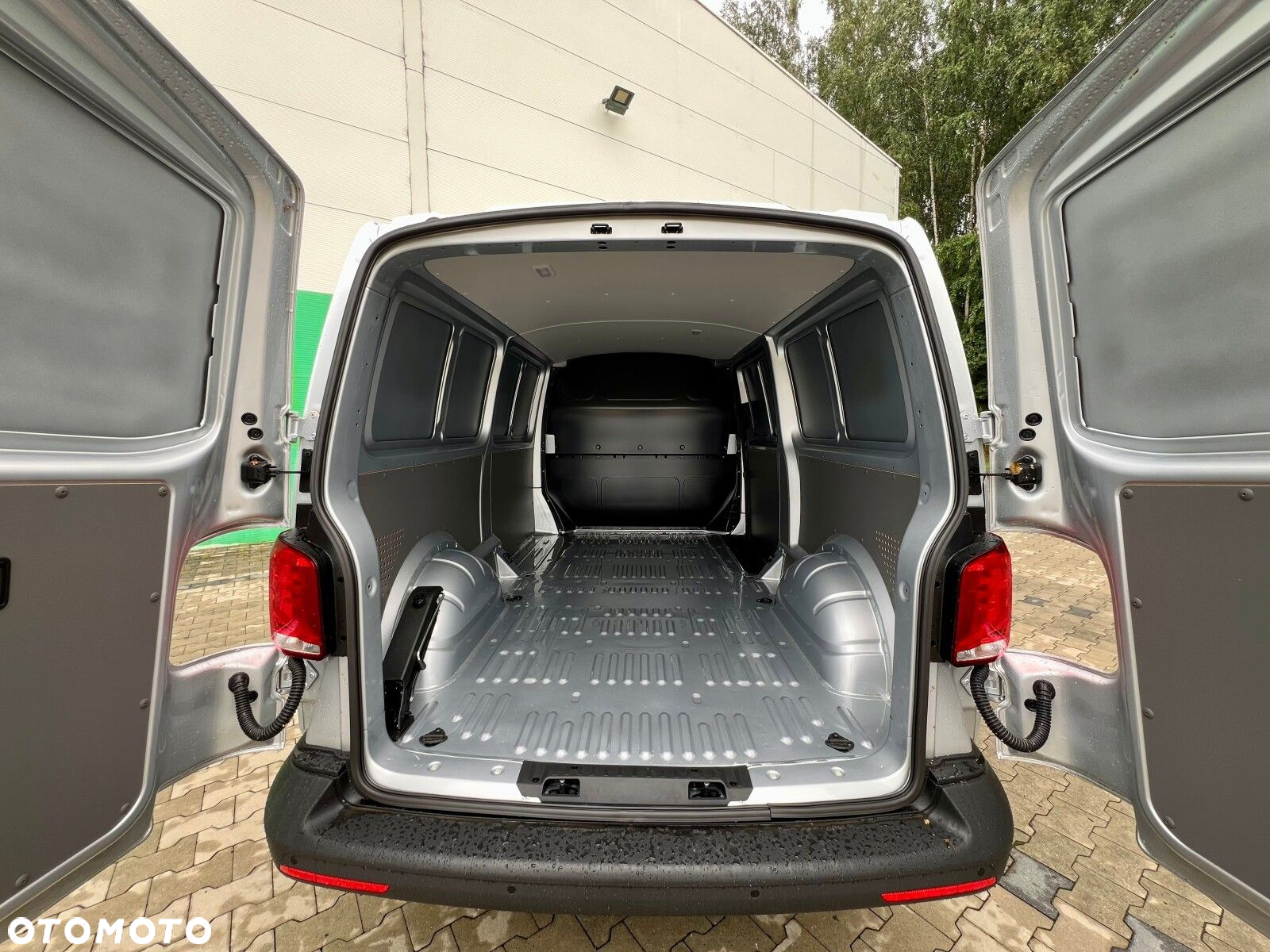 Volkswagen Transporter Transporter 6.1 Furgon silnik: 2,0 l TDI SCR 110 kW / skrzynia biegów: 6-biegowa manualna rozstaw osi: 3400 mm - 12