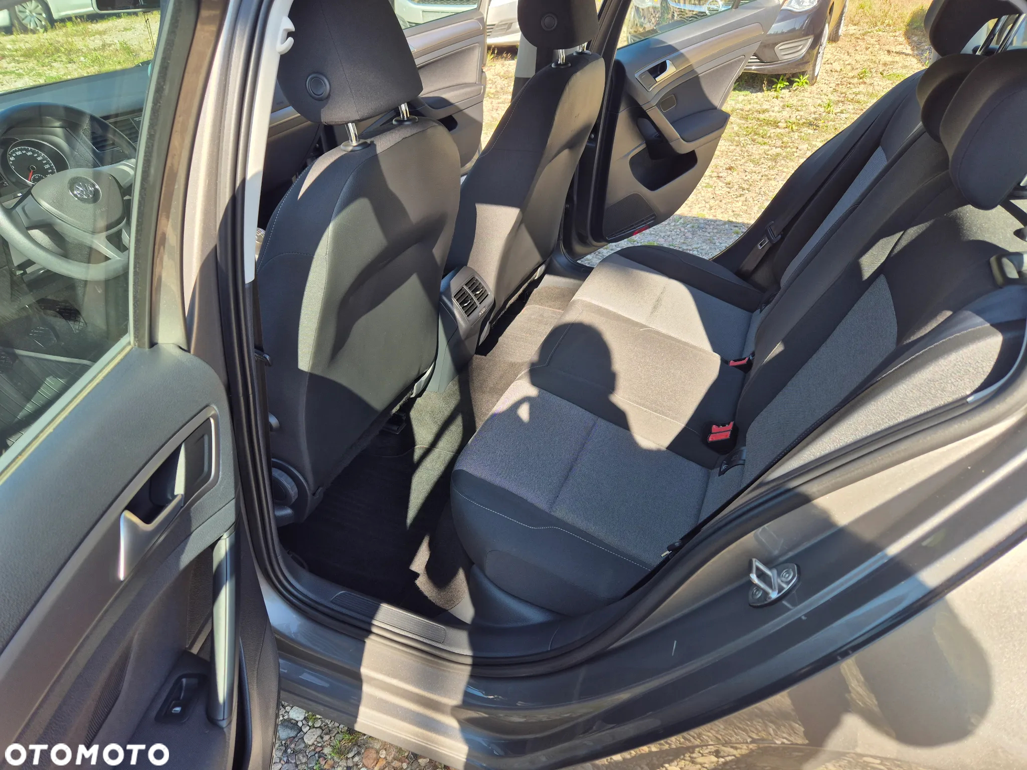 Volkswagen Golf - 10