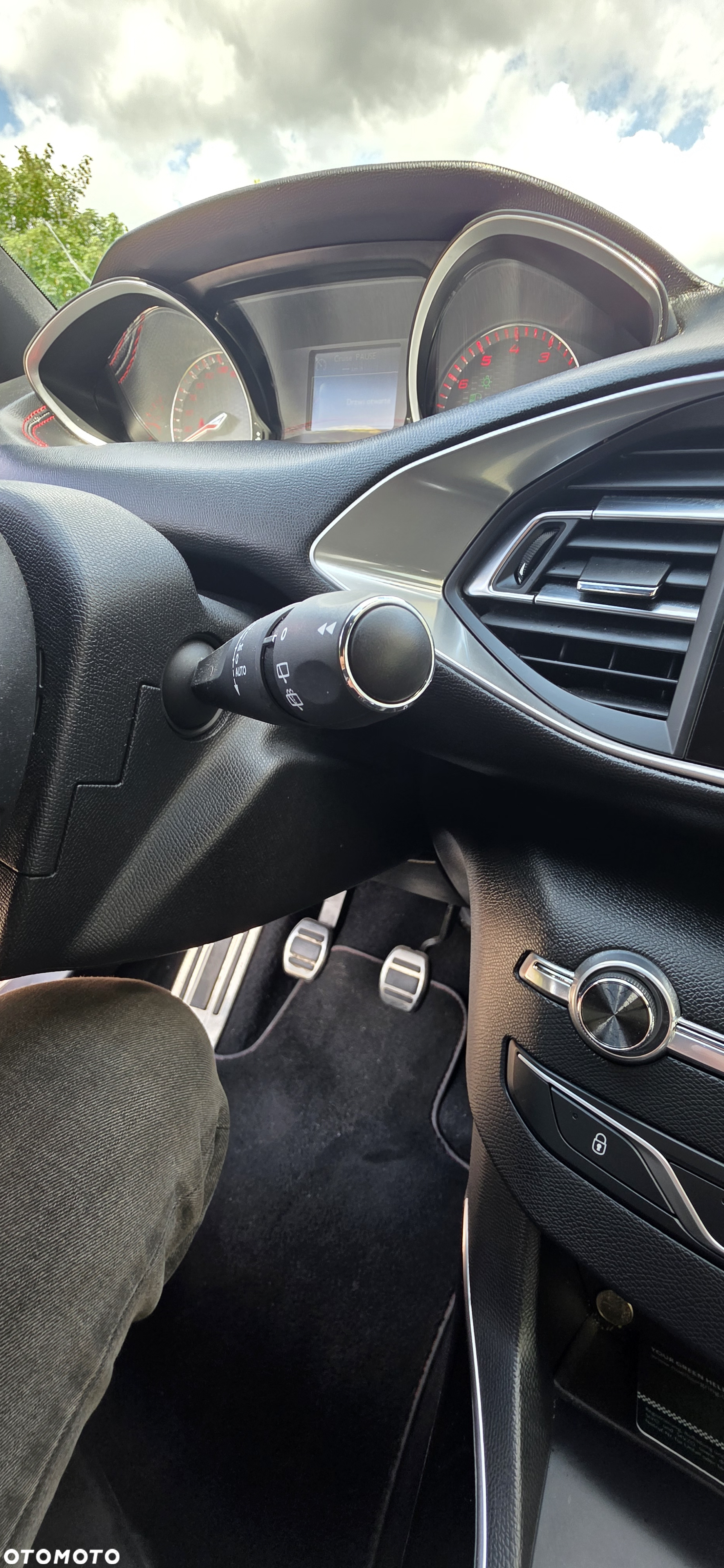 Peugeot 308 1.6 e-THP GTi by Sport S&S - 35