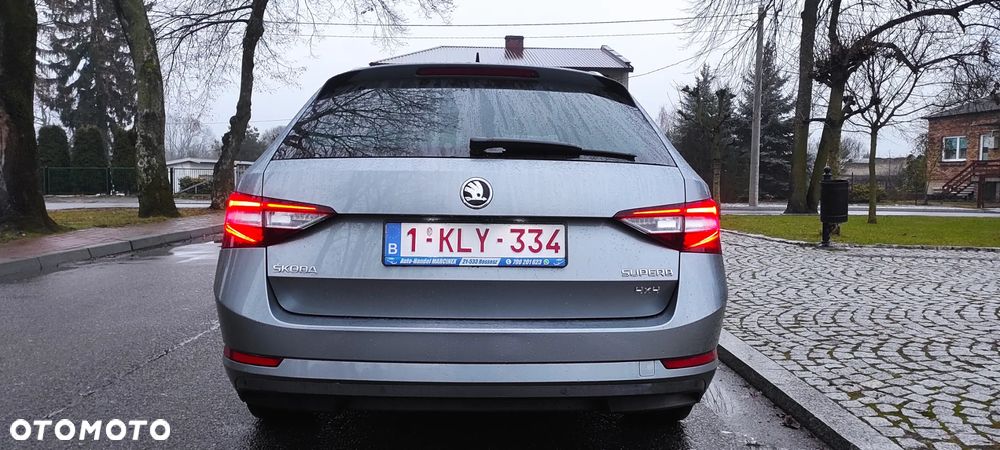 Skoda Superb 2.0 TDI 4x4 DSG SportLine - 5