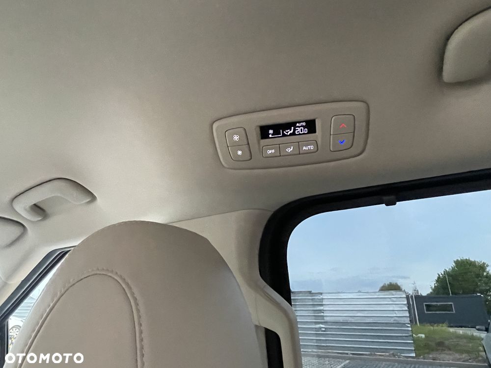 Kia Carnival - 17