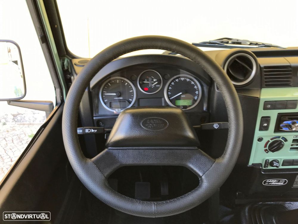 Land Rover Defender - 40