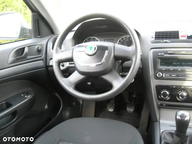 Skoda Octavia 1.6 Ambiente - 13