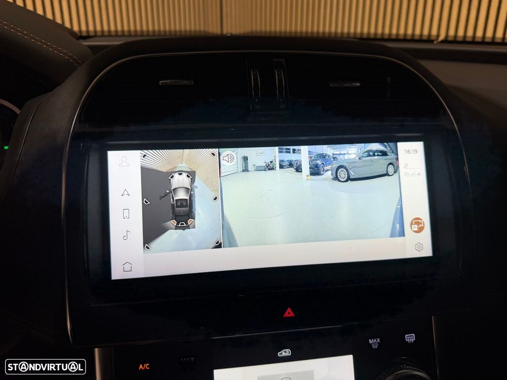 Jaguar XE 2.0 i4 R-Dynamic HSE - 16