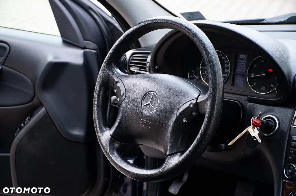 Mercedes-Benz Klasa C 180 T Kompressor Avantgarde - 35