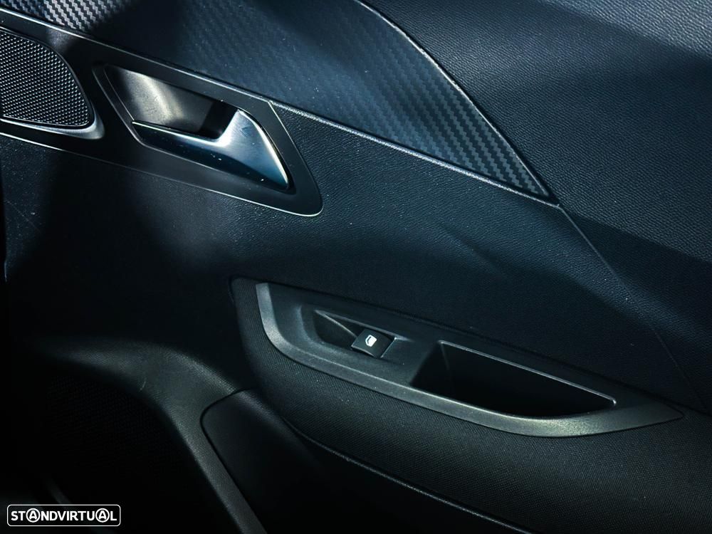Peugeot 2008 1.2 PureTech Allure EAT8 - 18