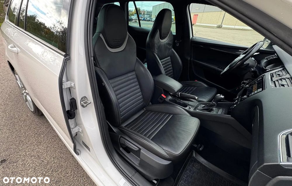 Skoda Octavia Combi 2.0 TDI 4x4 DSG RS - 33