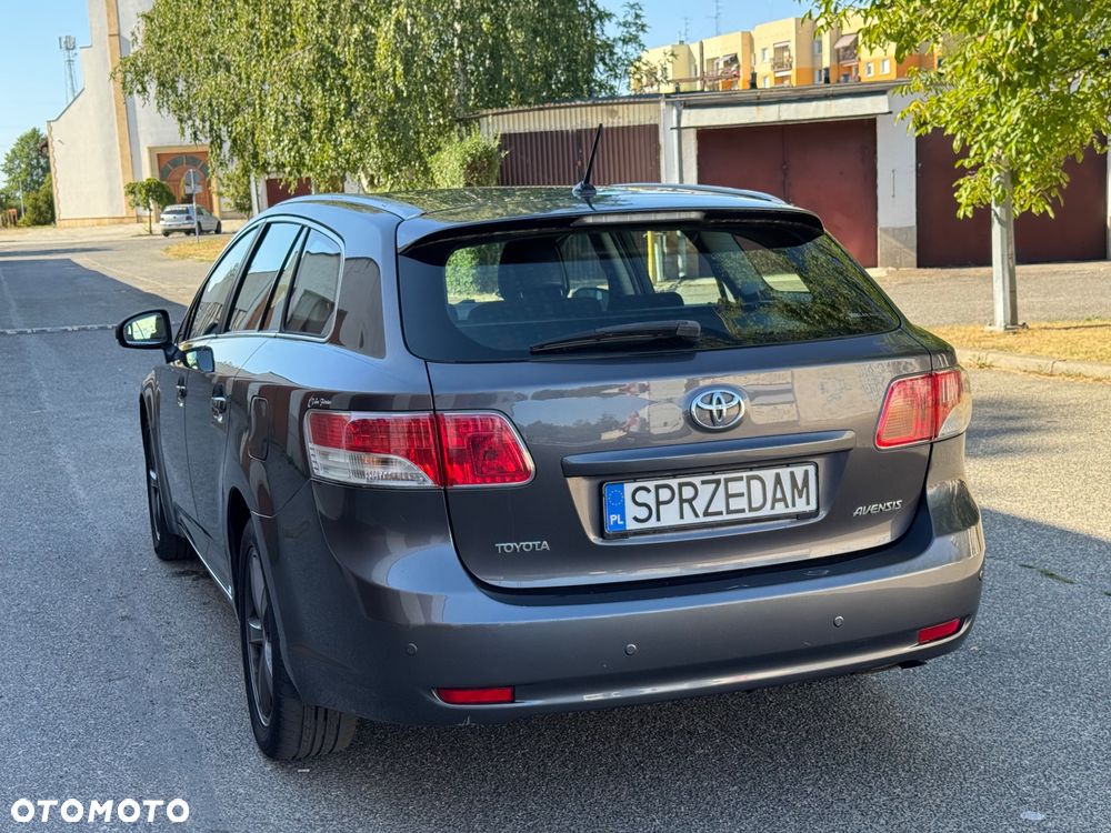 Toyota Avensis 1.6 Luna - 11