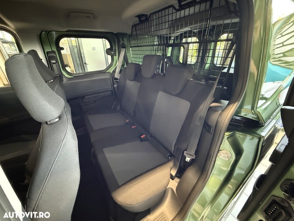 Ford Transit Courier - 17