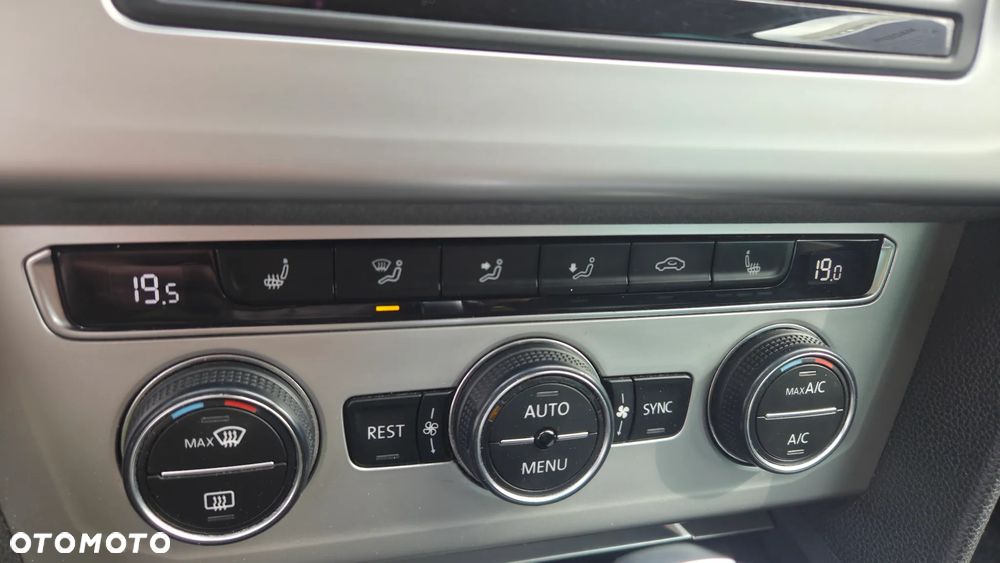 Volkswagen Passat 2.0 TDI SCR (BlueMotion Technology) DSG Comfortline - 19