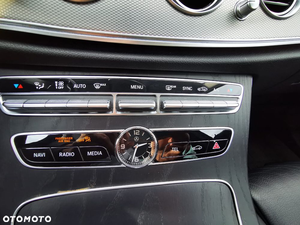 Mercedes-Benz Klasa E 200 d 9G-TRONIC - 22