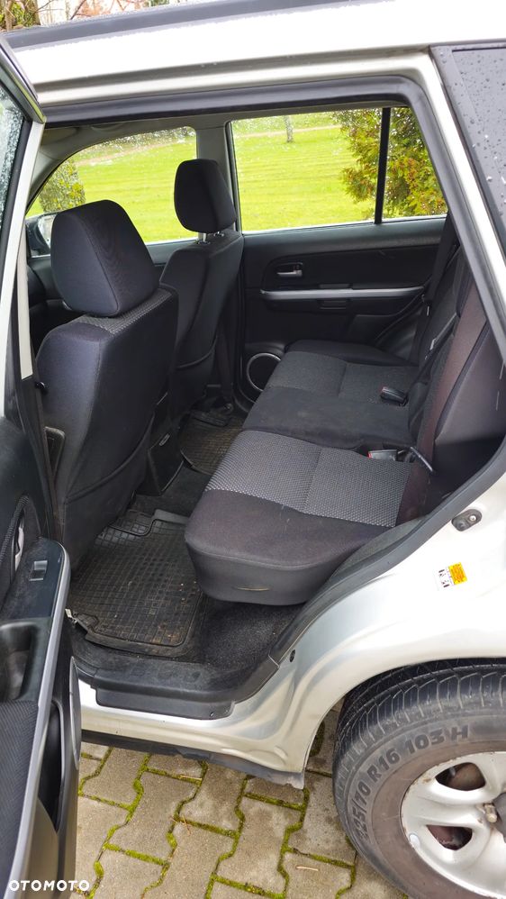 Suzuki Grand Vitara 2.0 - 6