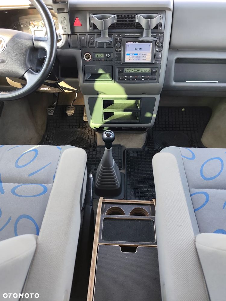 Volkswagen Multivan - 25