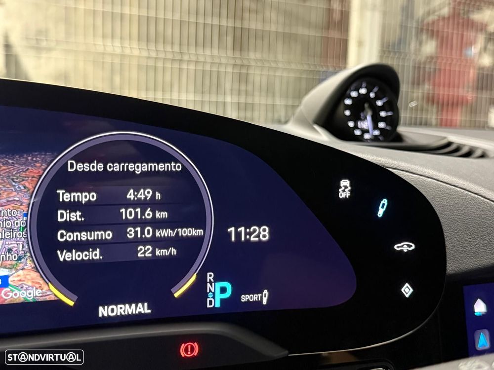 Porsche Taycan Cross Turismo - 35