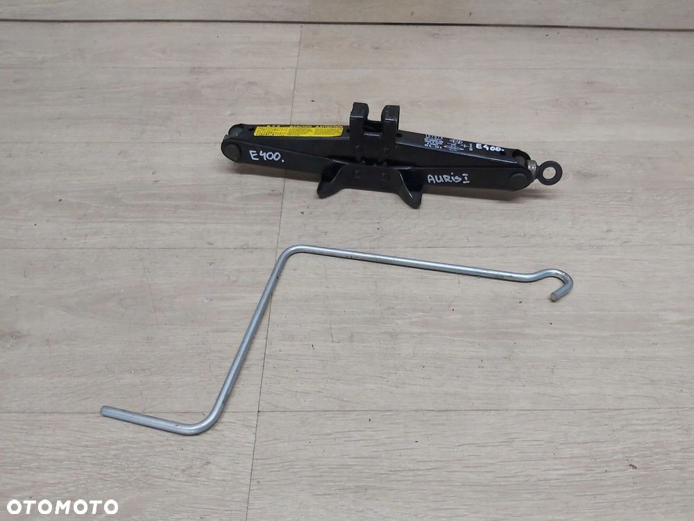 Toyota Auris I lewarek podnośnik pokrętka 09111-05031 - 1