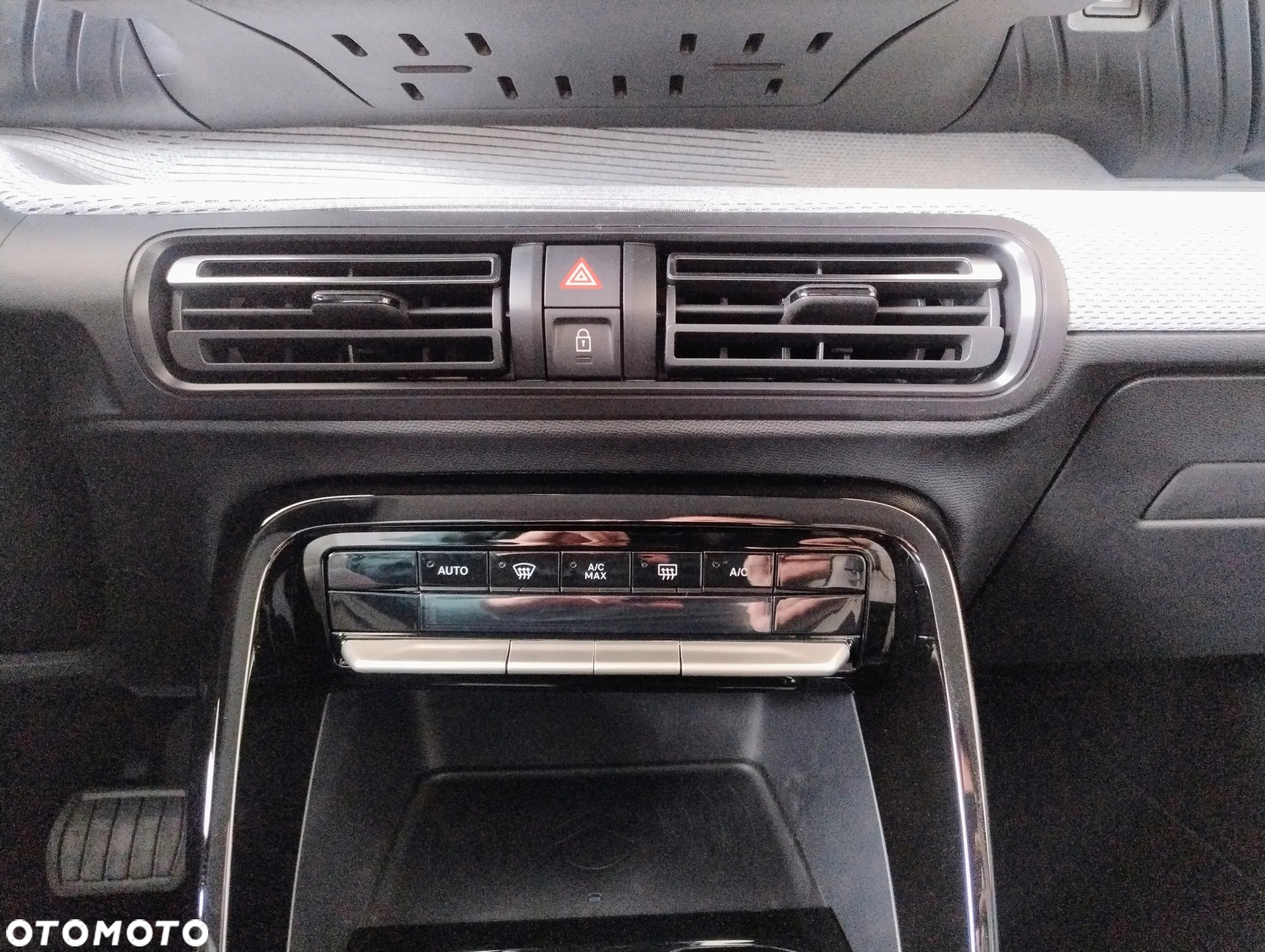 Citroën C3 Aircross 1.2 mHEV Plus S&S eDCT6 - 19