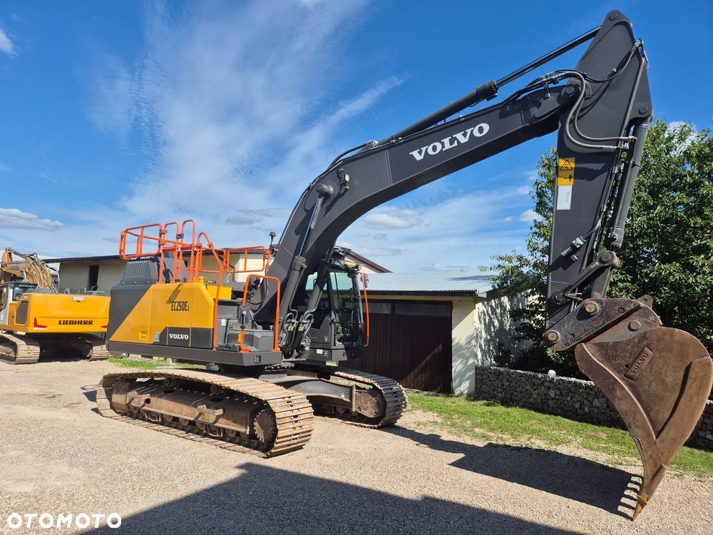 Volvo EC 250 EL - 9
