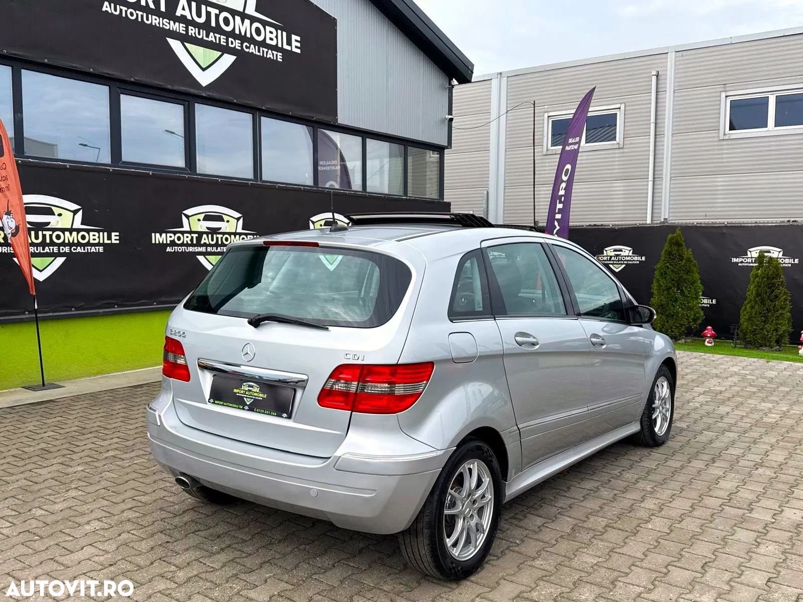Mercedes-Benz B - 11