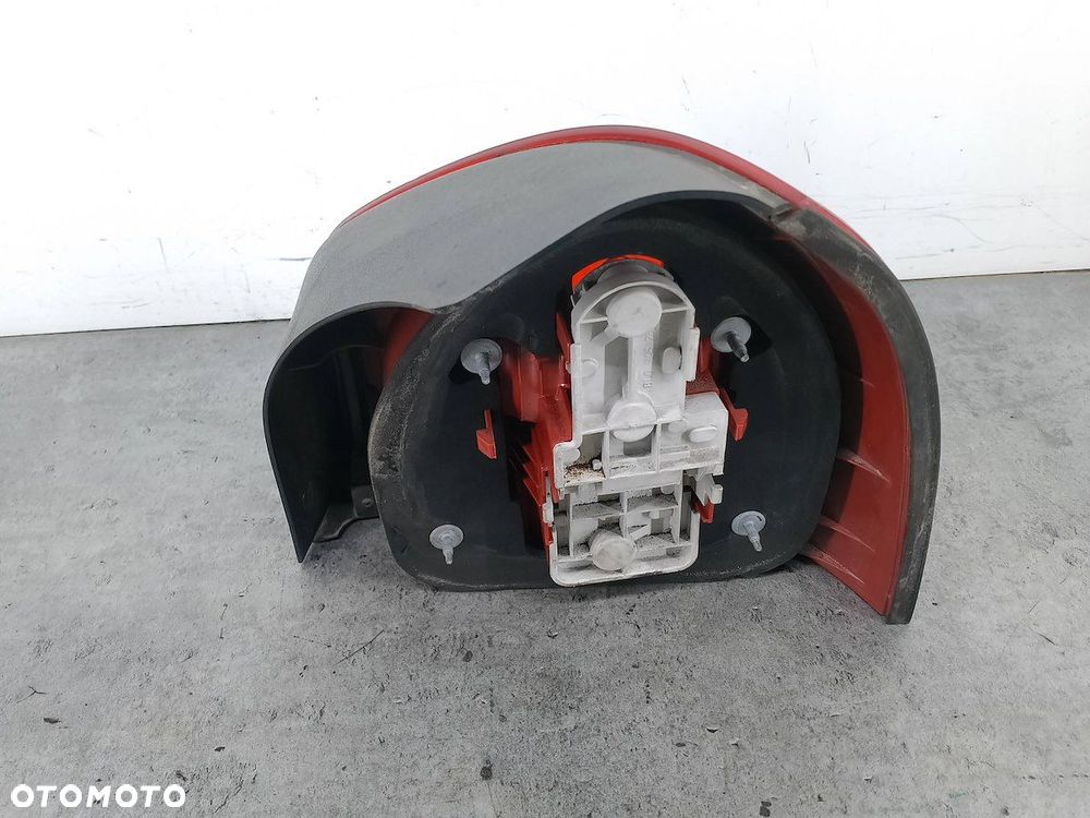 LAMPA TYLNA LEWA AUDI A3 8L HATCHBACK - 3