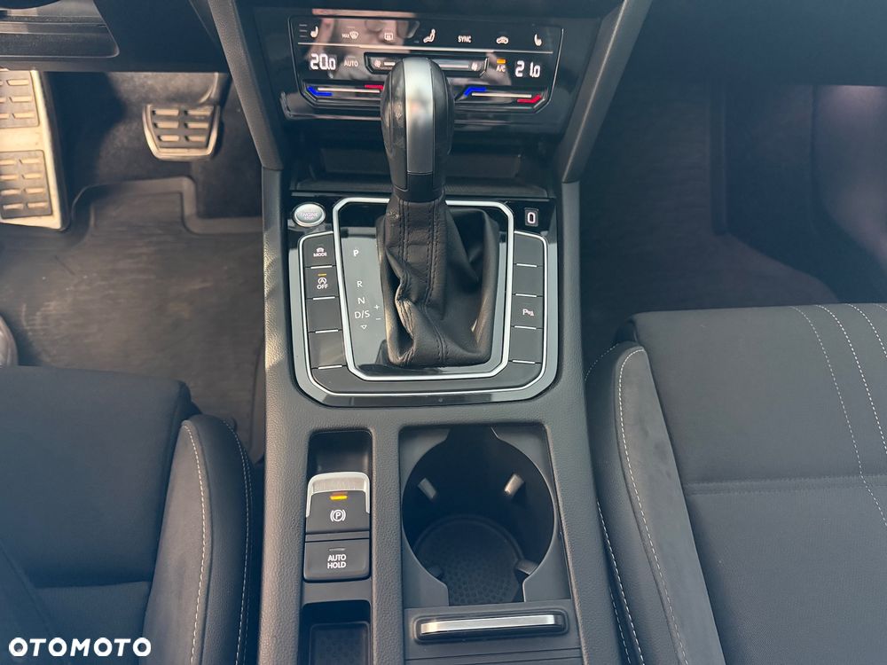 Volkswagen Passat 2.0 TDI SCR DSG 4Motion Business - 35
