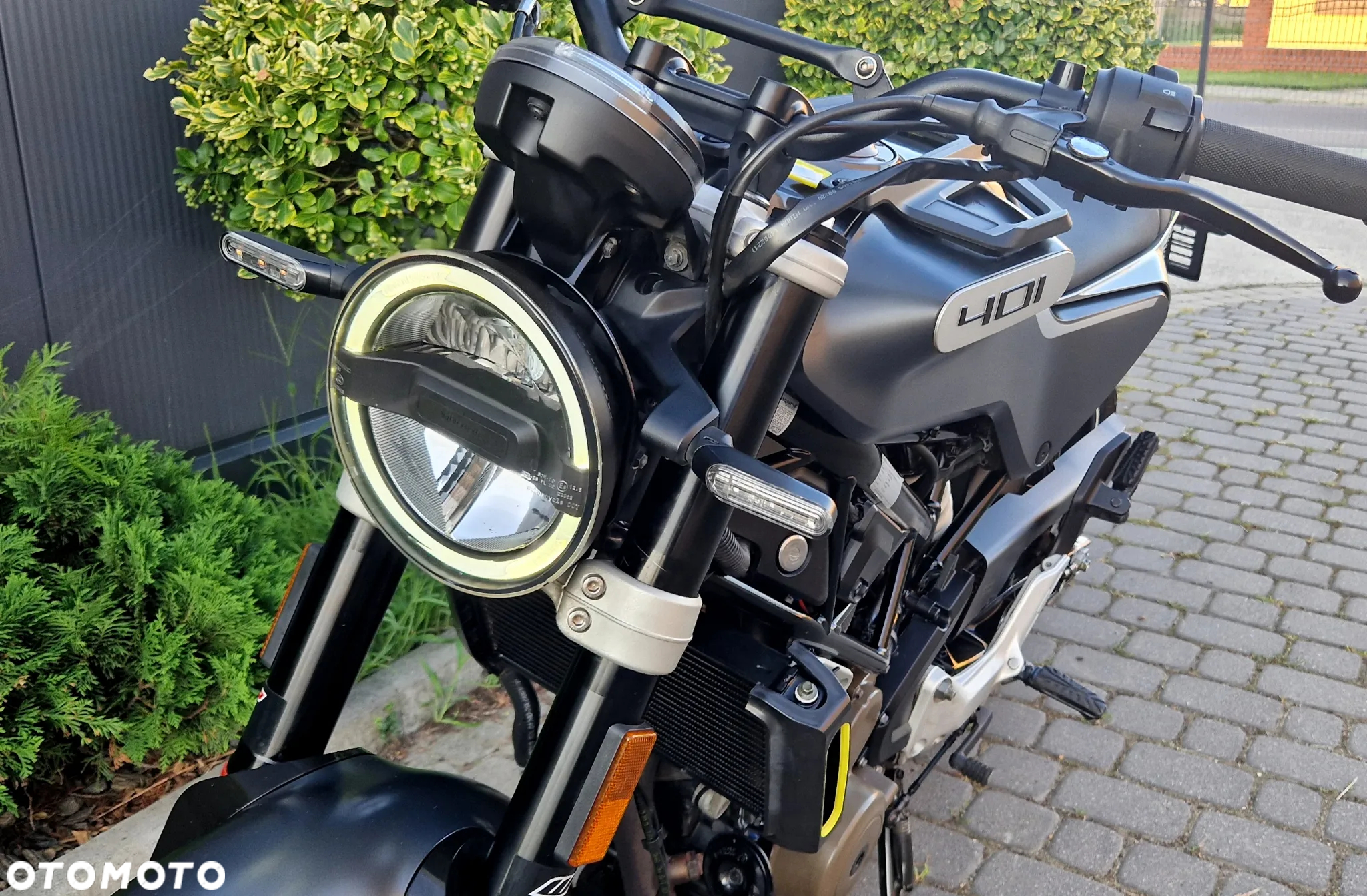 Husqvarna Svartpilen - 25