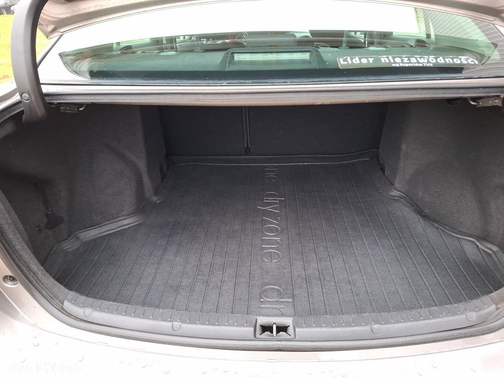 Toyota Avensis 1.6 Active - 19