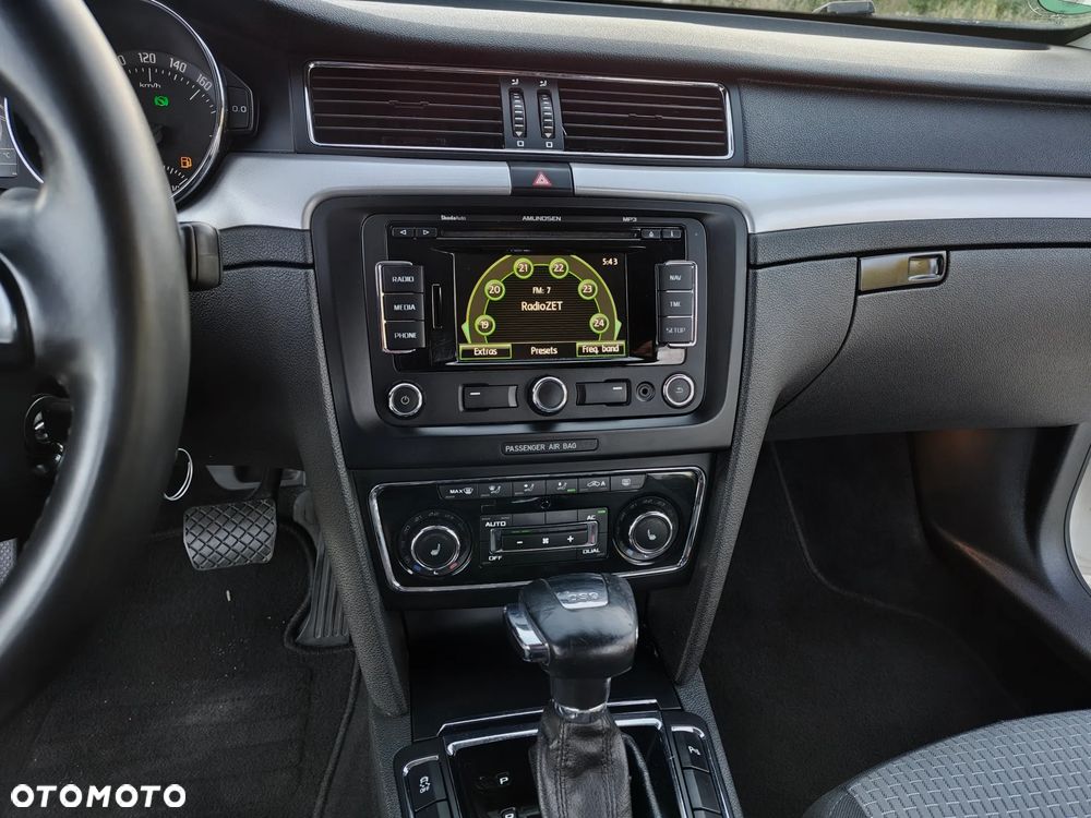 Skoda Superb 2.0 TDI DSG Ambition - 28