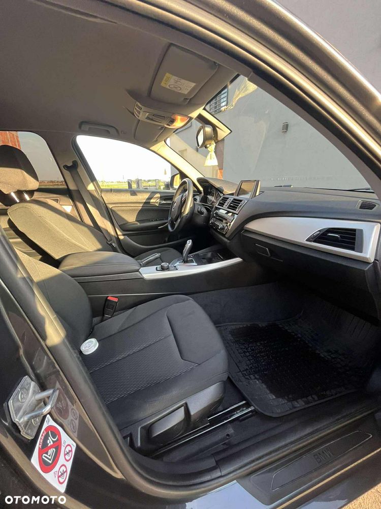 BMW Seria 1 120i - 12