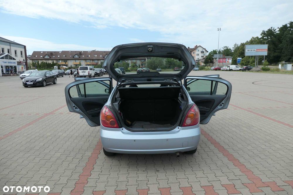 Nissan Almera - 7