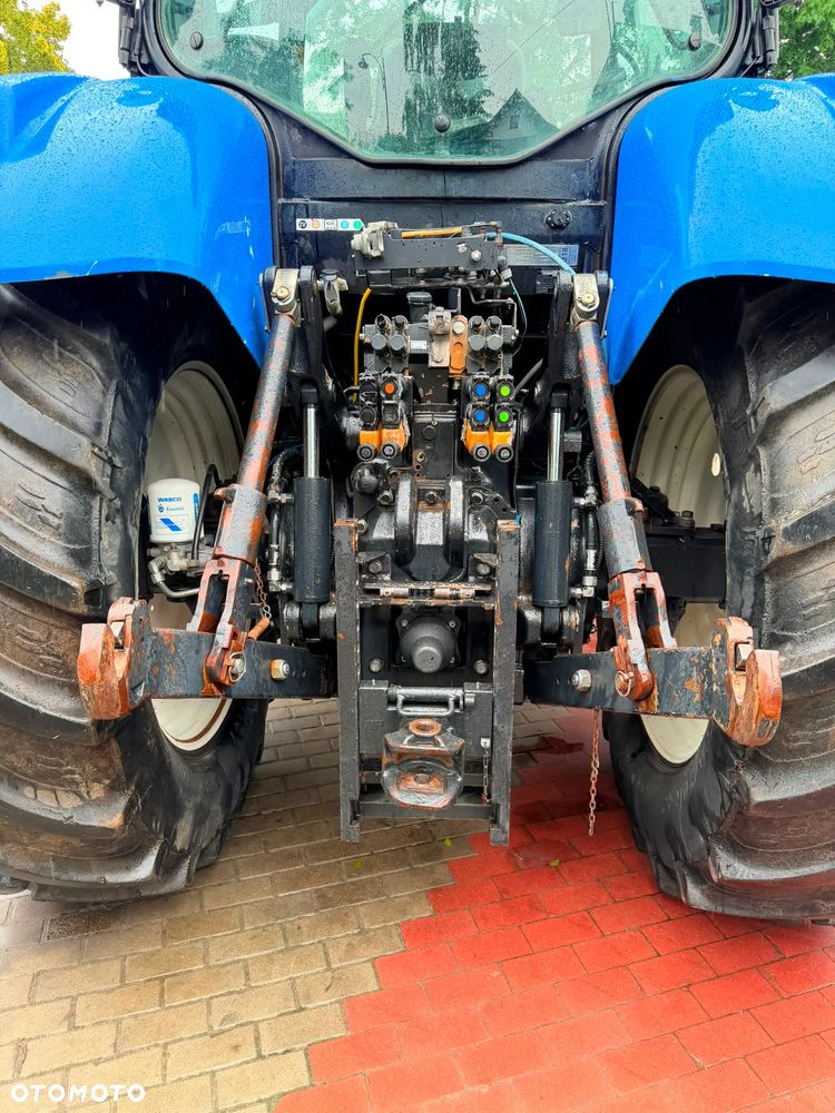 New Holland T 7050 - 12