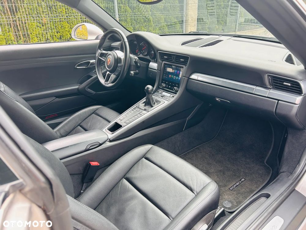 Porsche 911 Carrera - 7