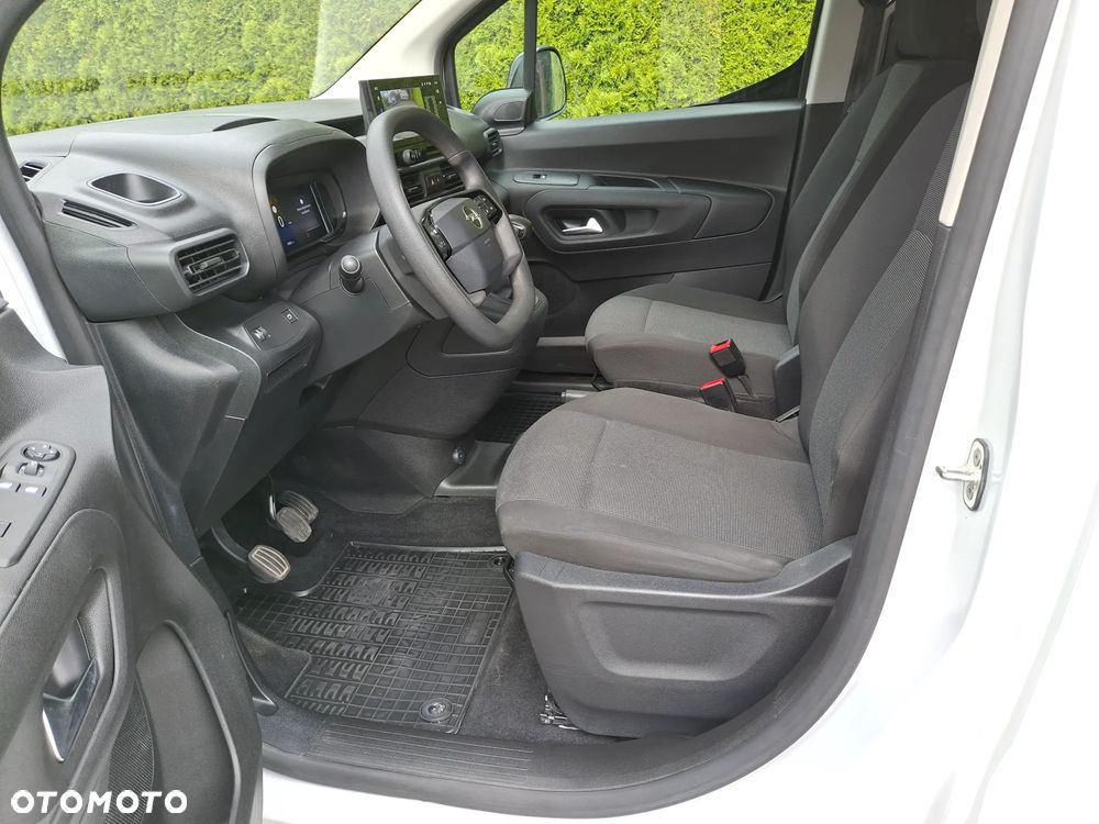 Opel Combo 2025 r 1.2 Pure Tech 110 KM Salon PL - 19