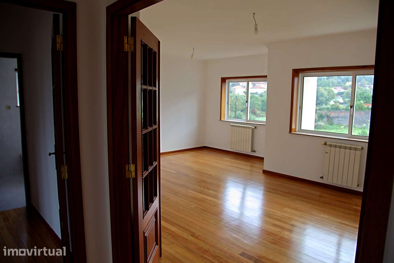 Arrenda-se T2 no R/C com 2 casas de banho em Santa Marta de Portuzelo - Grande imagem: 4/11
