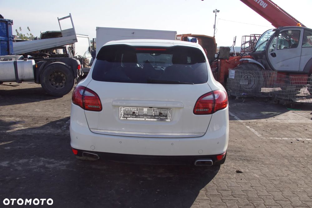 Auto na części - Porsche Cayenne II 3.0 D 239 KM CASA A5904 LR9A 2011R Silnik Skrzynia Drzwi Klapa Błotnik Lampa Lusterko Szyba Klamka Deska Kokpit Sterownik Moduł Czujnik Licznik Kierownica Wyświetlacz Panel - 6