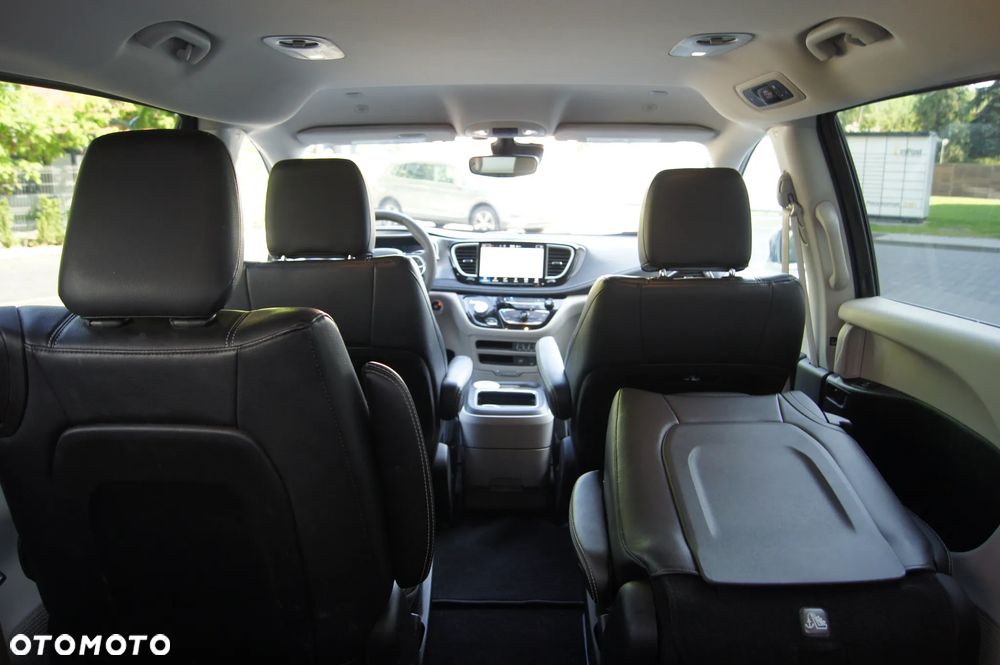 Chrysler Pacifica - 26