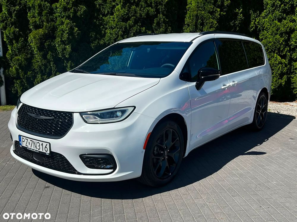 Chrysler Pacifica - 2