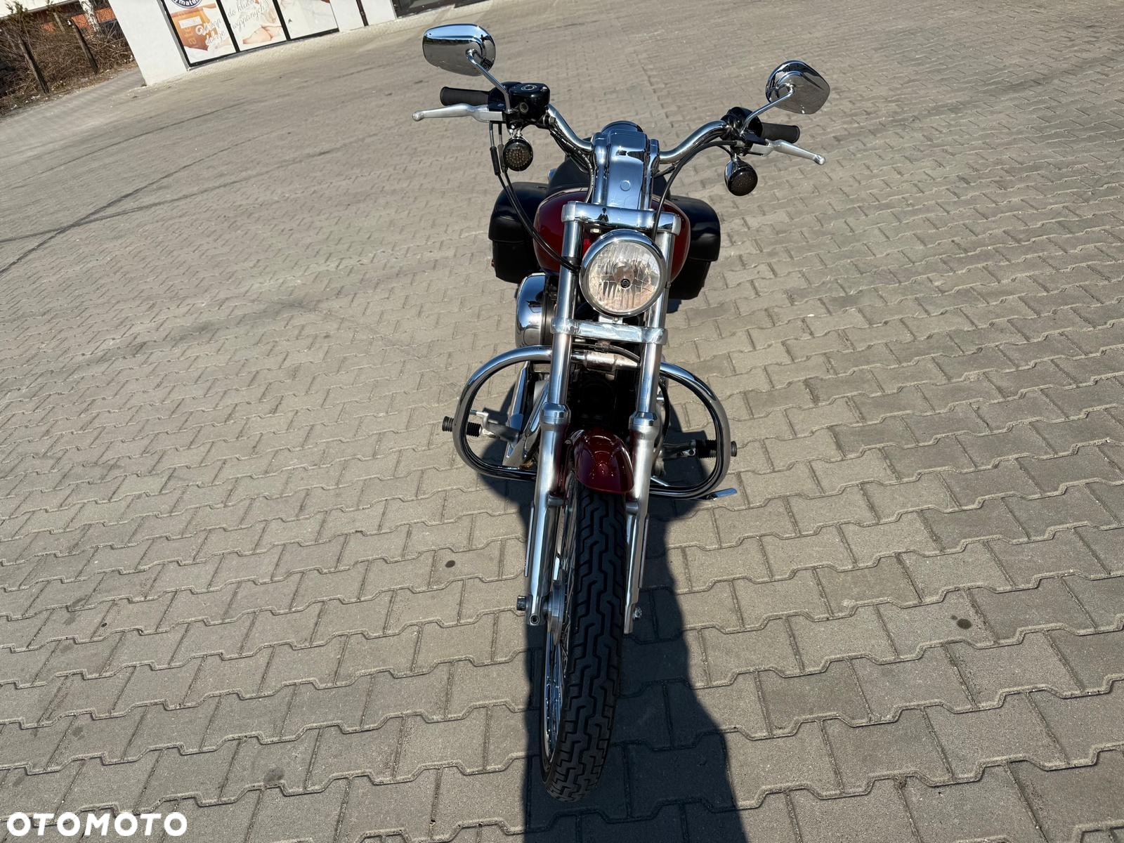 Harley-Davidson Sportster Custom 883C - 3