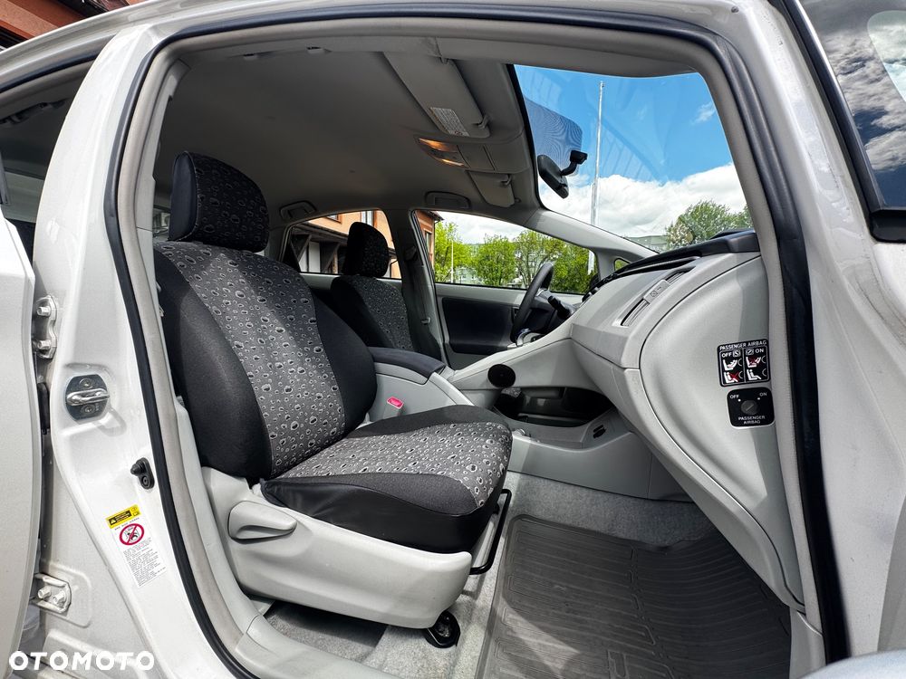 Toyota Prius 1.8 HSD Prestige - 23