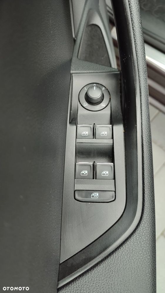 Skoda Superb 2.0 TDI L&K DSG - 12
