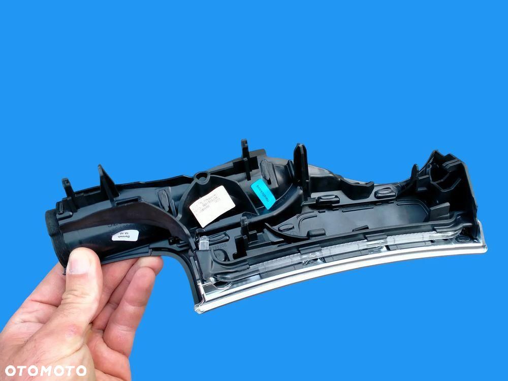 Mercedes W213 LIFT Dekory Listwa Konsoli Drzwi Listwy Ozdobne Podświetlane - 13