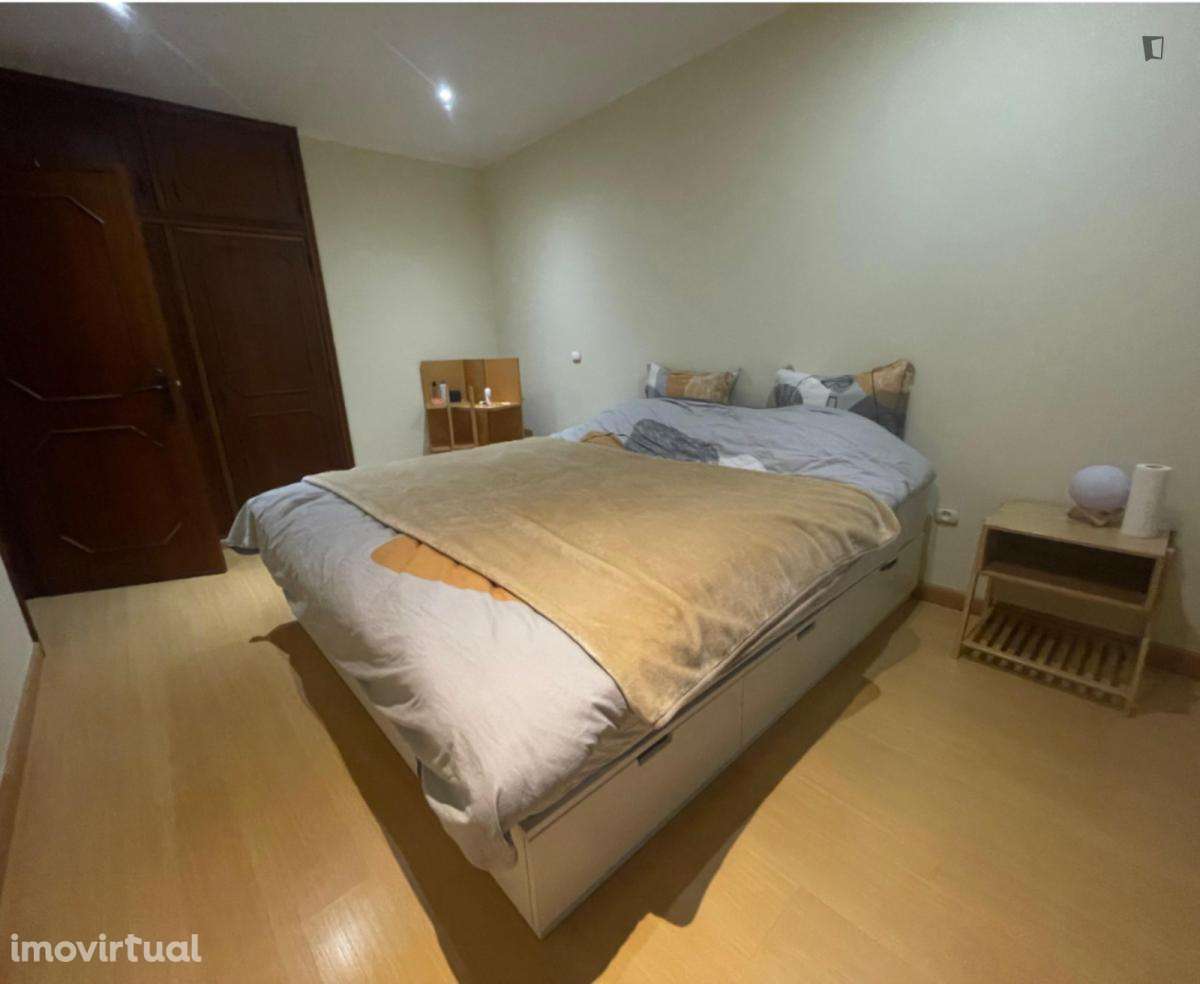 Quarto - localizado em Mafamude Porto - Grande imagem: 2/8
