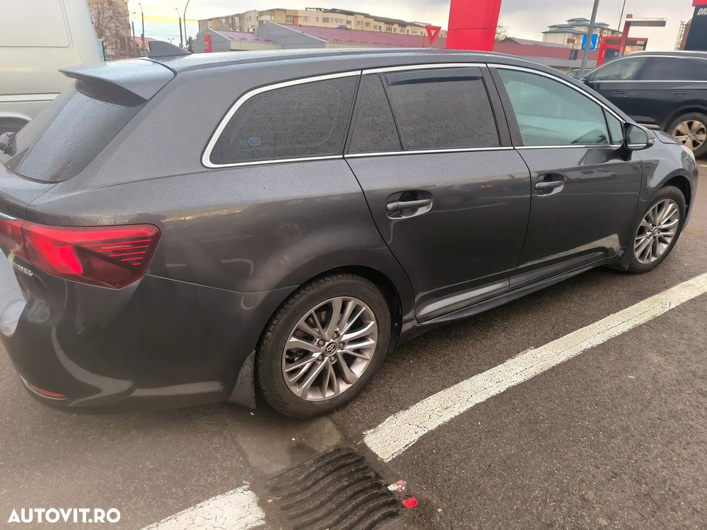 Toyota Avensis 2.0 D-4D Executive Terracotta - 3